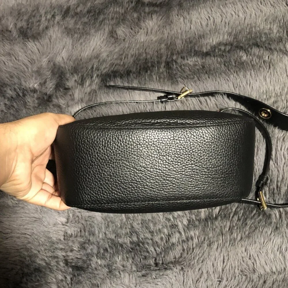 MICHAEL KORS Medium Pochette Crossbody Bag With Black And Gold Hardware